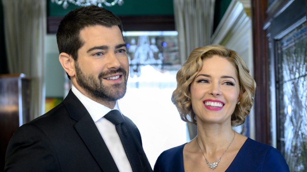 Jesse Metcalfe as Jeff and Sarah Lind as Zee - Riddled with Deceit: Martha's Vineyard Mystery