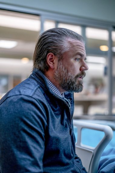 Tyler Labine as Dr. Iggy Frome in New Amsterdam - Season 2, Episode 14