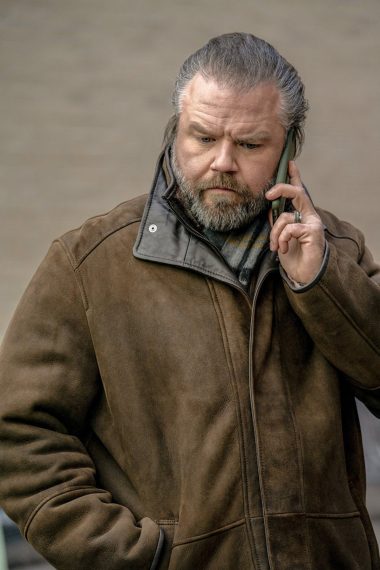 Tyler Labine as Dr. Iggy Frome on a phone call in New Amsterdam - Season 2, Episode 14