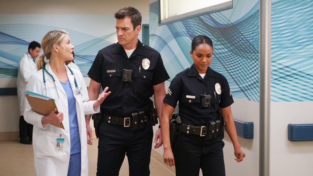 Rookie - Day of Death - Ali Larter, Nathan Fillion, and Mekia Cox - consulting with doctor