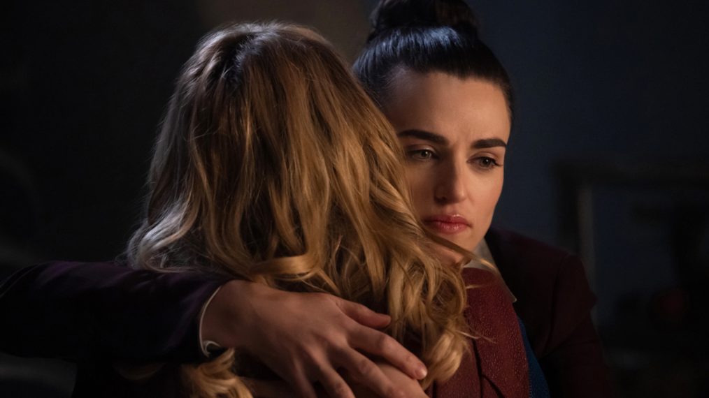 Katie McGrath as Lena Luthor hugging Melissa Benoist as Kara/Supergirl in Supergirl - Season 5 Episode 13