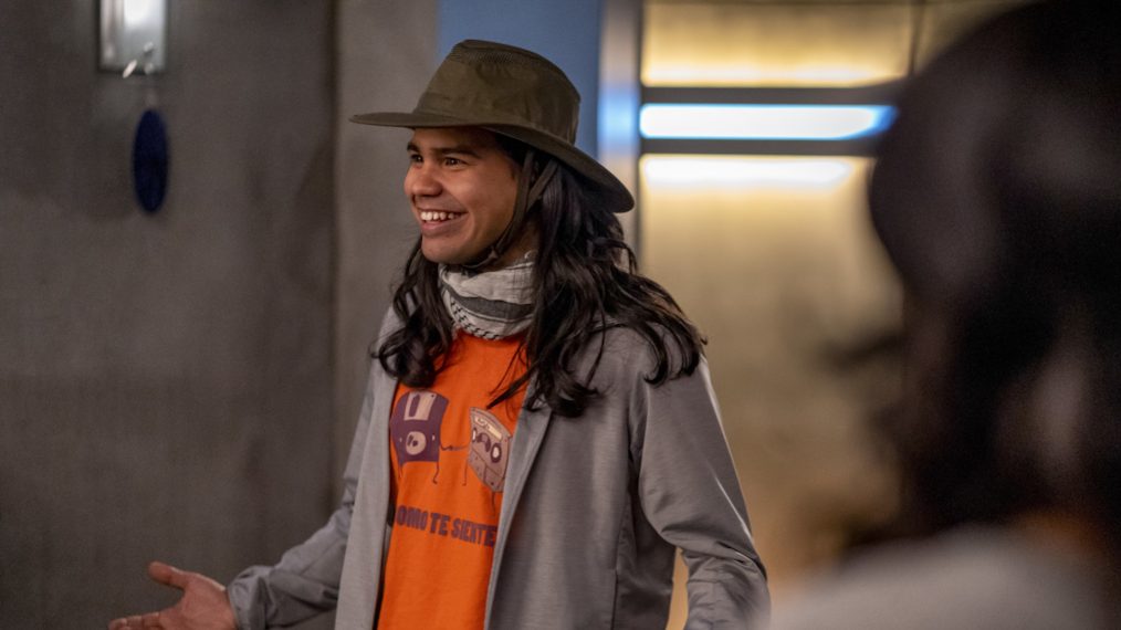 Carlos Valdes as Cisco returns The Flash - Season 6 Episode 14