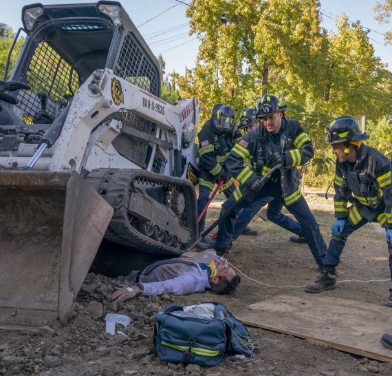911 Season 3 Spring Premiere 118 Rescue Man Trapped