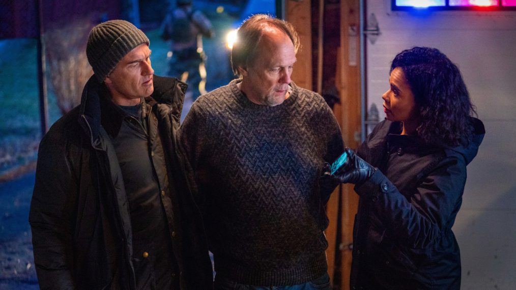 Julian McMahon as Jess LaCroix and Roxy Sternberg as Sheryll with suspect in FBI Most Wanted crossover - 'Reveille'