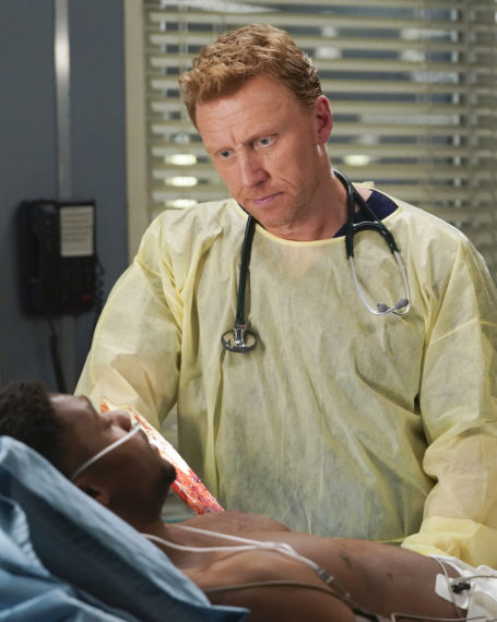 Kevin McKidd as Dr. Owen Hunt in the Grey's Anatomy season 16 finale