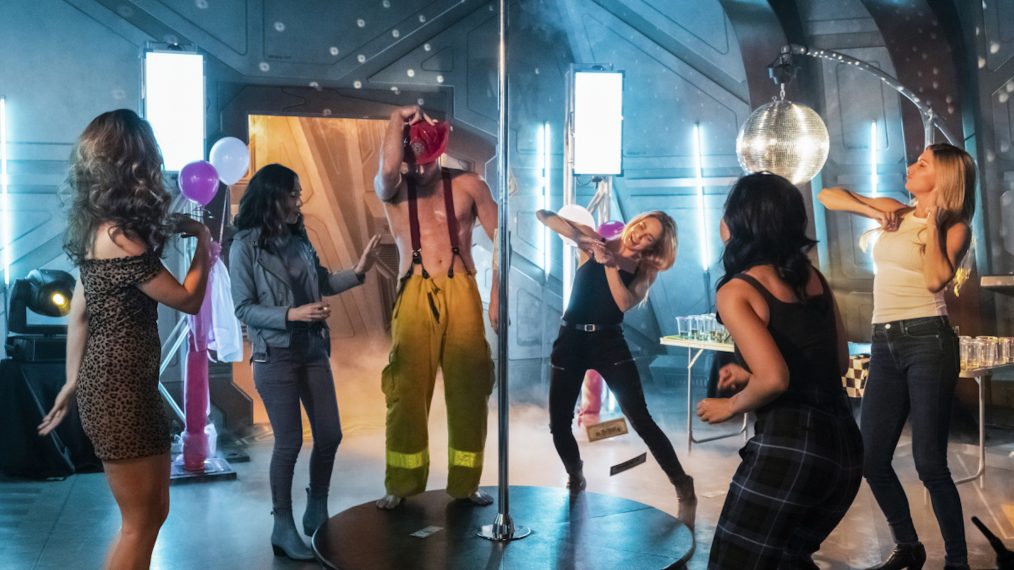 Courtney Ford Leaving Legends of Tomorrow Season 5 Episode 7 Nora Party