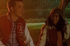 Trip (Jordan Elsass) and Pearl (Lexi Underwood) in Little Fires Everywhere