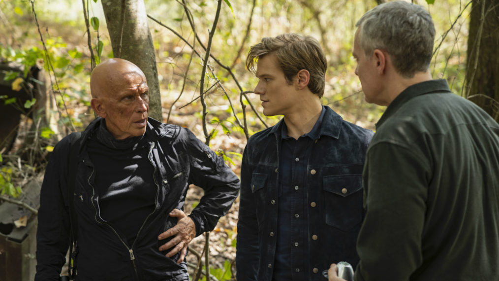 MacGyver - Season 4 Episode 8 - Peter Weller as Elliot Mason, Lucas Till as Angus MacGyver, and Tate Donovan as Oversight