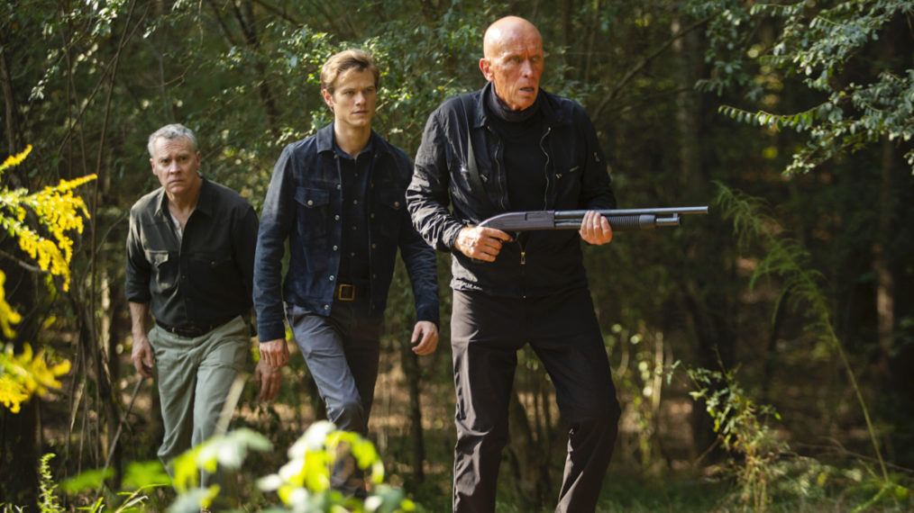 MacGyver - Season 4 Episode 8 - Tate Donovan as Oversight, Lucas Till as Angus MacGyver, Peter Weller as Elliot Mason