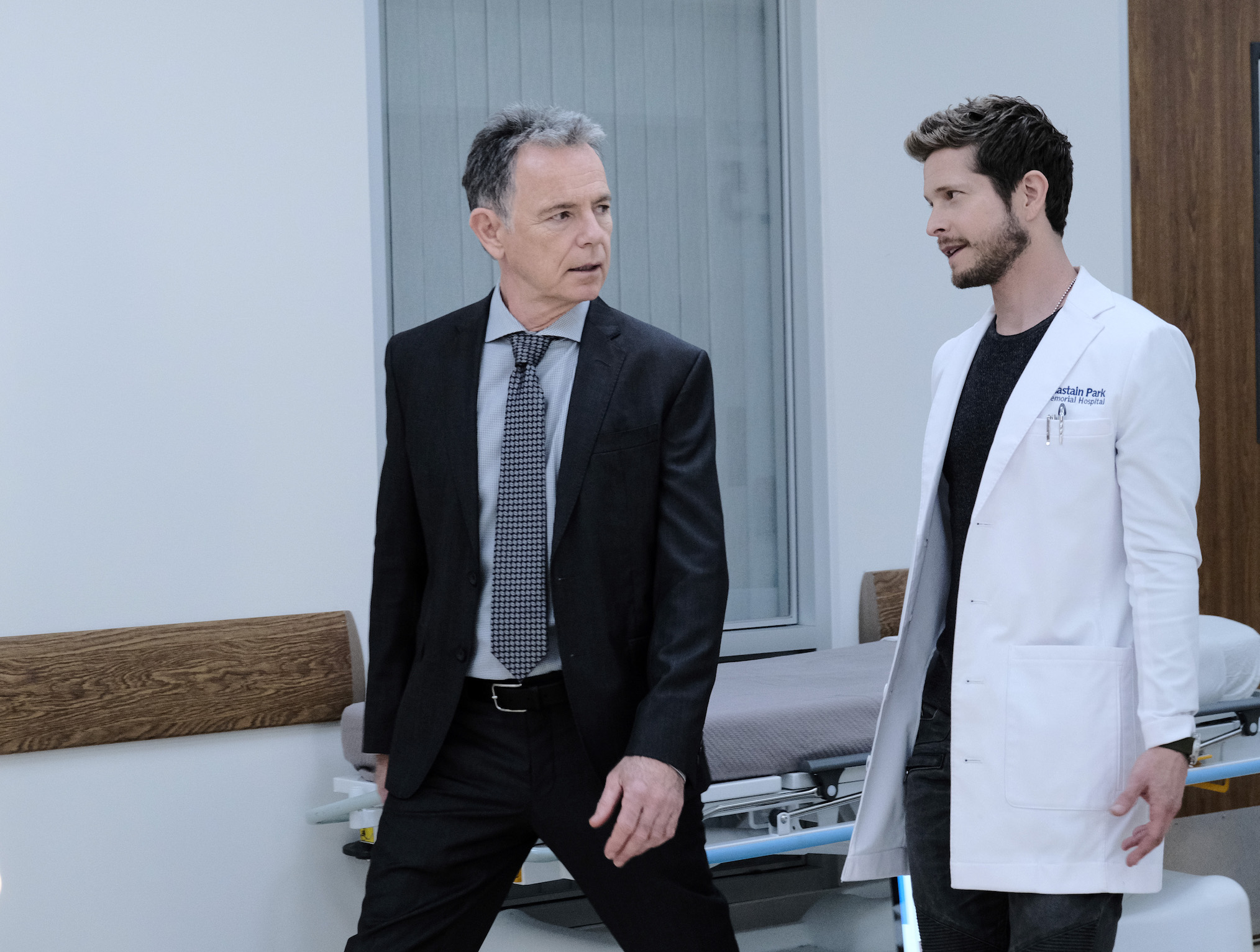 Bruce Greenwood Matt Czuchry The Resident Season 3 Bell Conrad