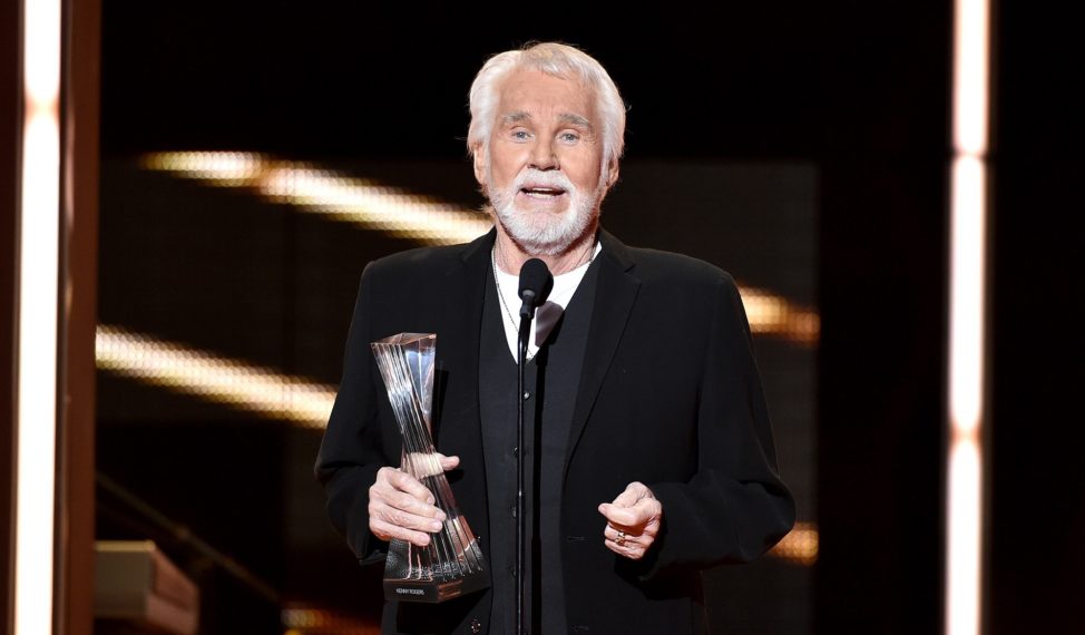 CMT KENNNY ROGERS A BENEFIT FOR MUSICARES KENNY ROGERS WITH TROPHY
