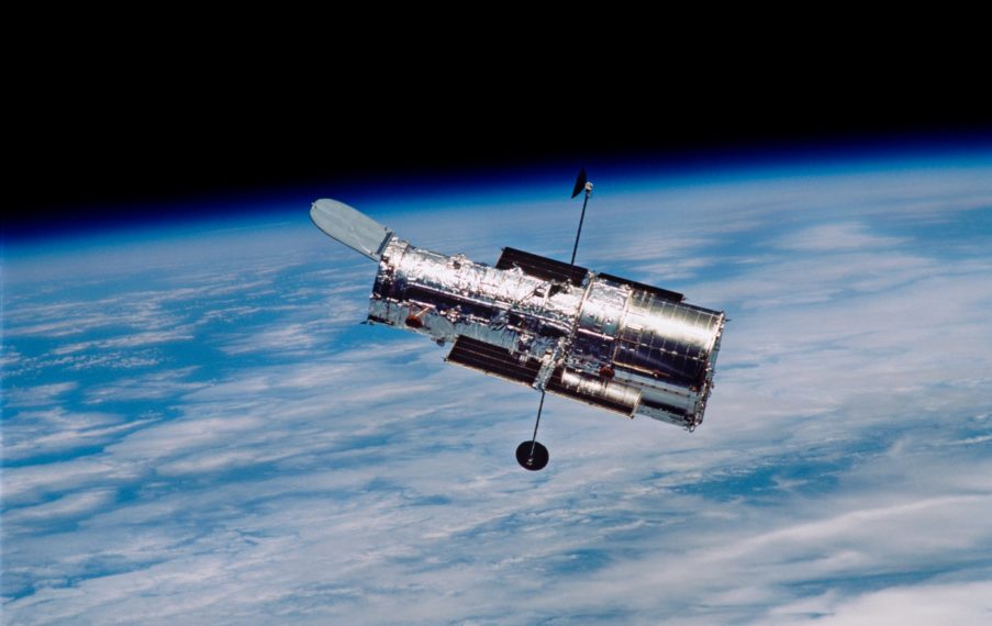 HUBBLE THIRTY YEARS OF DISCOVERY TELESCOPE SCIENCE CHANNEL
