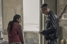 Cassady McClincy and Jeffrey Dean Morgan in The Walking Dead