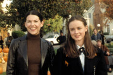 Gilmore Girls - Lauren Graham, Alexis Bledel - 'Kiss & Tell' - Season 1, episode 7