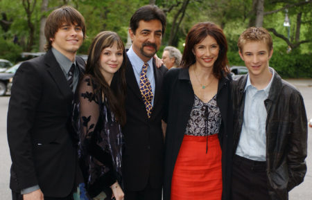 Joan of Arcadia cast - Jason Ritter, Amber Tamblyn, Joe Mantegna, Mary Steenburgen, Michael Welch