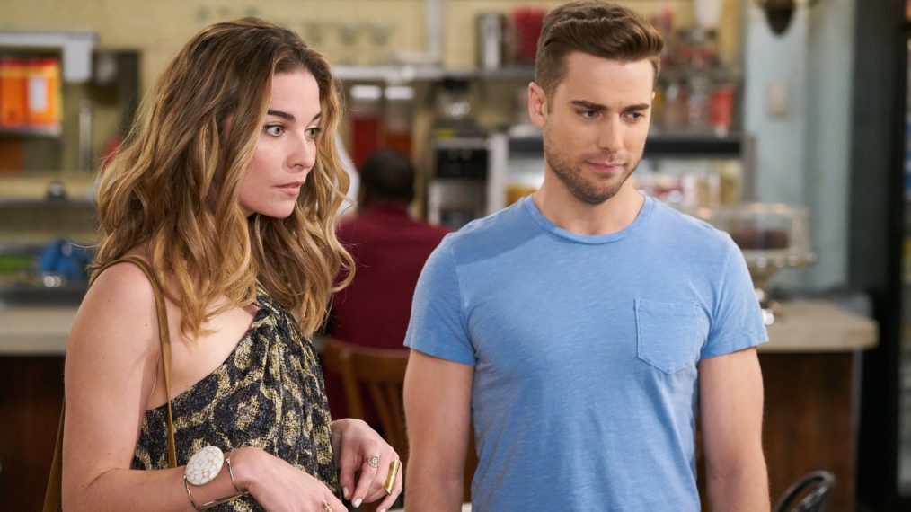 Schitt's Creek Annie Murphy Dustin Milligan