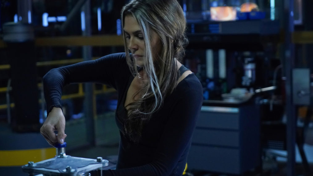 Paige Turco as Abby in The 100 - 'The Old Man and the Anomaly'