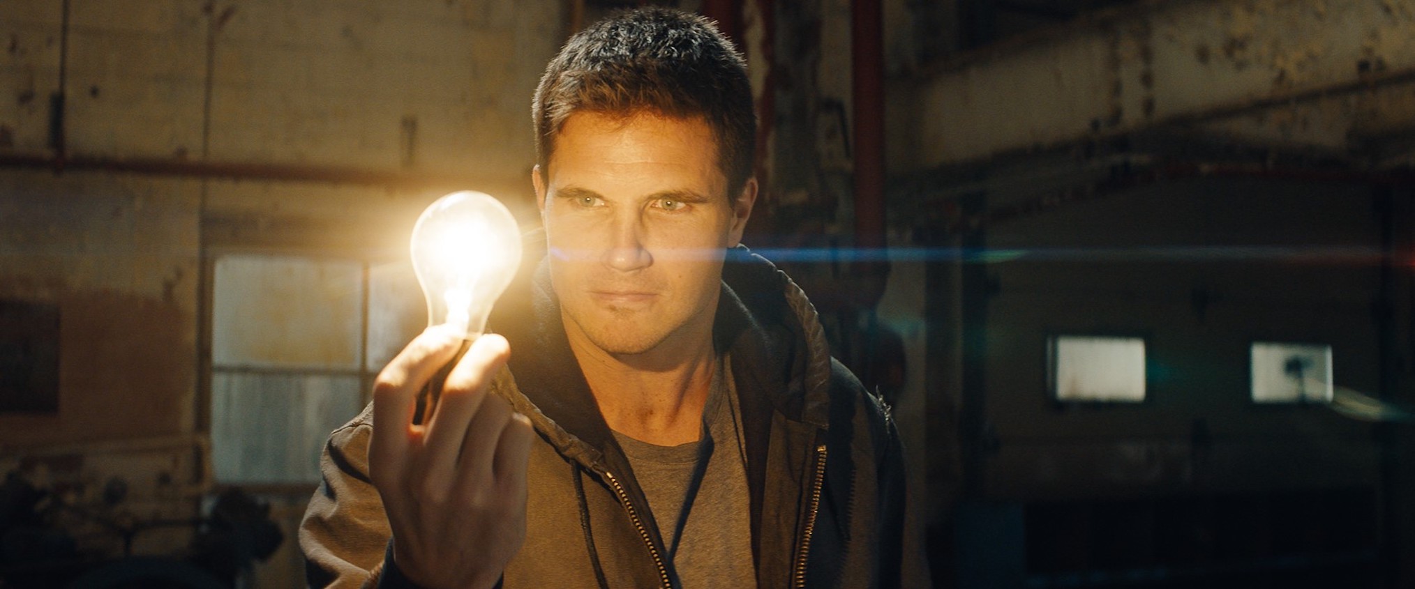 Robbie Amell Code 8