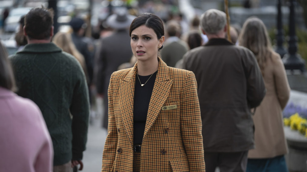 Morena Baccarin as Michelle Weaver in Twilight Zone - 'Downtime' - Season 2