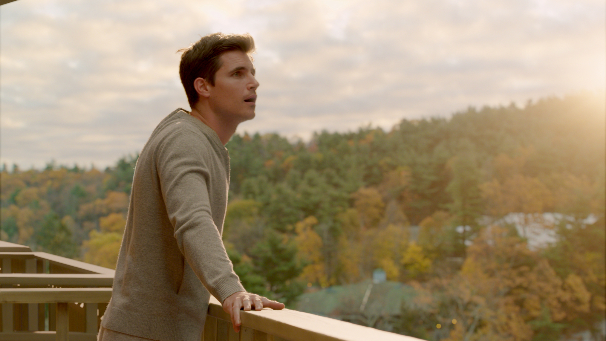 'Upload's Robbie Amell Offers Hope for Nathan & Nora's Future After