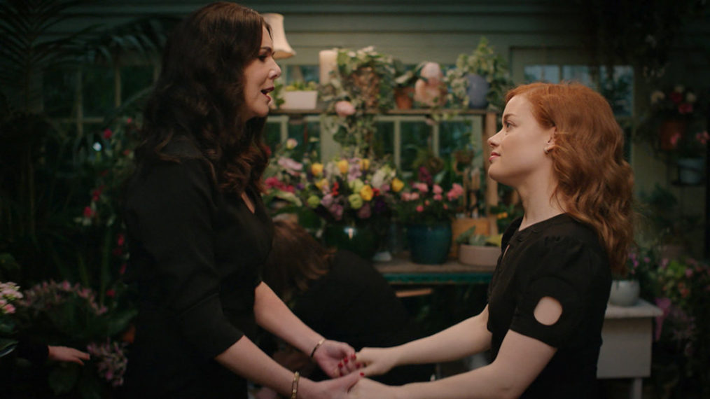 Lauren Graham as Joan, Jane Levy as Zoey Clarke in Zoey's Extraordinary Playlist - Season 2