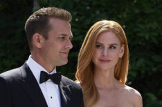 Gabriel Macht as Harvey Specter, Sarah Rafferty as Donna Paulsen in Suits - Season 9 - 'One Last Con'
