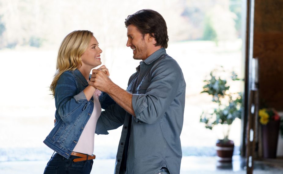 HALLMARK CHANNEL LOVE IN THE FORECAST CINDY BUSBY CHRISTOPHER RUSSELL