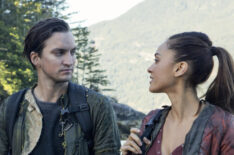 Richard Harmon as Murphy and Lindsey Morgan as Raven in The 100 - 'A Lie Guarded'