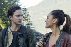Richard Harmon as Murphy and Lindsey Morgan as Raven in The 100 - 'A Lie Guarded'