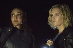 Lindsey Morgan as Raven and Eliza Taylor as Clarke in The 100 - Season 7, Episode 6