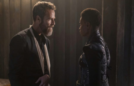 J.R. Bourne as Sheidheda and Adina Porter as Indra in The 100 - Season 7, Episode 9