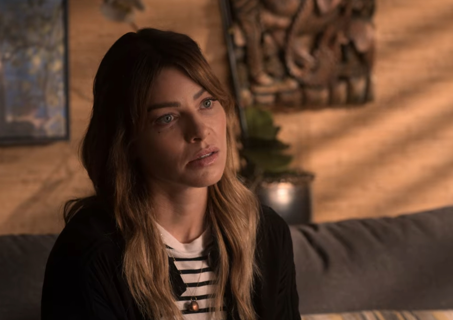 Lauren German Lucifer Season 5 Episode 2 Chloe