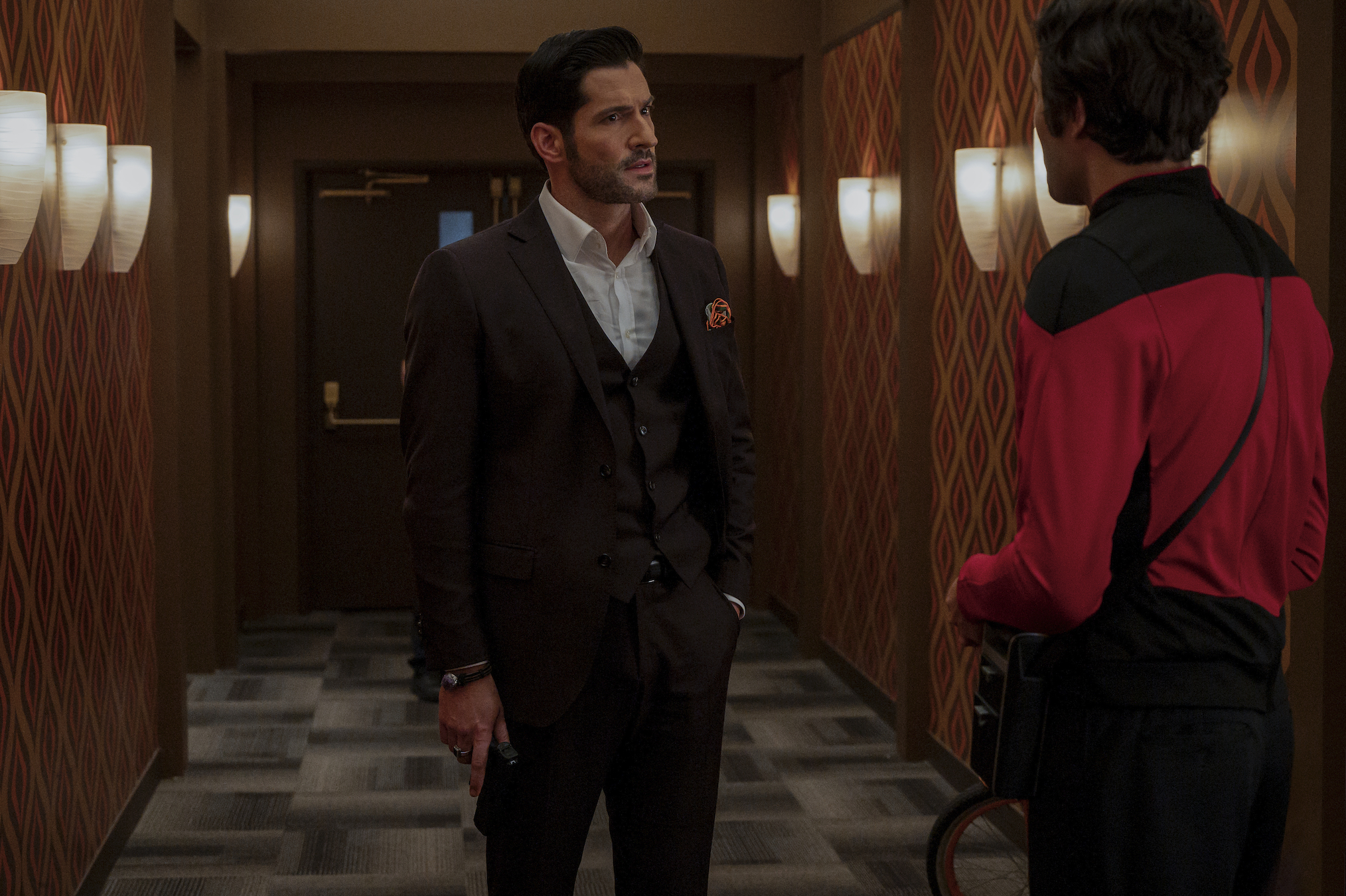 Alex Koch Tom Ellis Lucifer Season 5 Episode 7