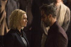 J.R. Bourne and Eliza Taylor in The 100