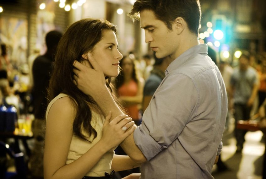 Kristen Stewart y Robert Pattinson en La saga Crepúsculo: Amanecer: Parte 1