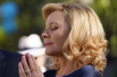 Kim Cattrall as Margaret Monreaux in Filthy Rich - Season 1, Episode 1