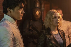 Bob Morley as Bellamy and Eliza Taylor as Clarke in The 100 - 'Blood Giant'