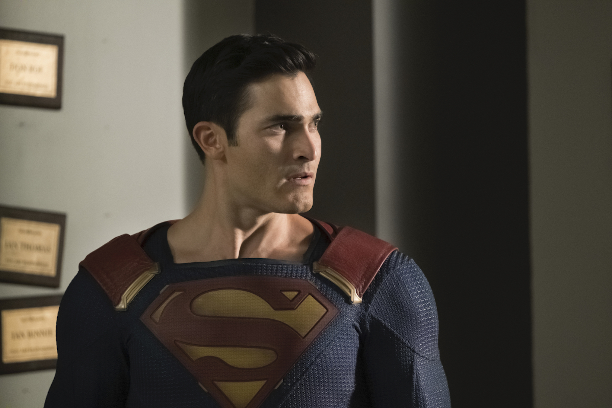 Superman Suit Crisis on Infinite Earths Clark Kent Arrowverse Crossover