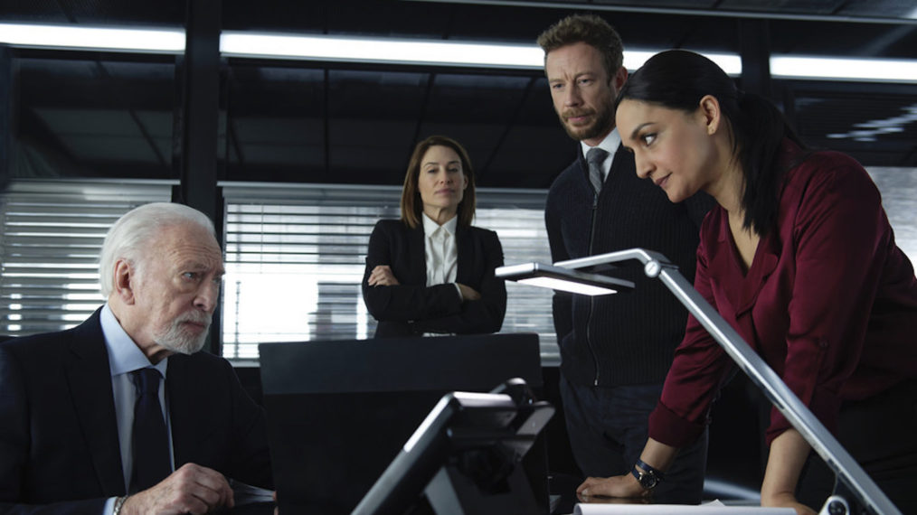 Christopher Plummer as Howard Lawson, Claire Forlani as Janet Freeh, Kris Holden-Ried as Dominic Hayes, Archie Panjabi as Kendra Malley in Departure - Season 1