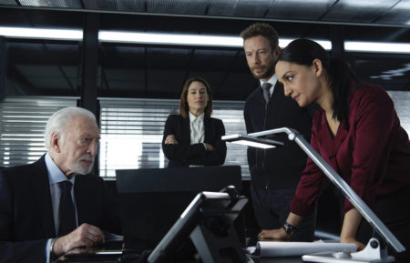 Christopher Plummer as Howard Lawson, Claire Forlani as Janet Freeh, Kris Holden-Ried as Dominic Hayes, Archie Panjabi as Kendra Malley in Departure - Season 1