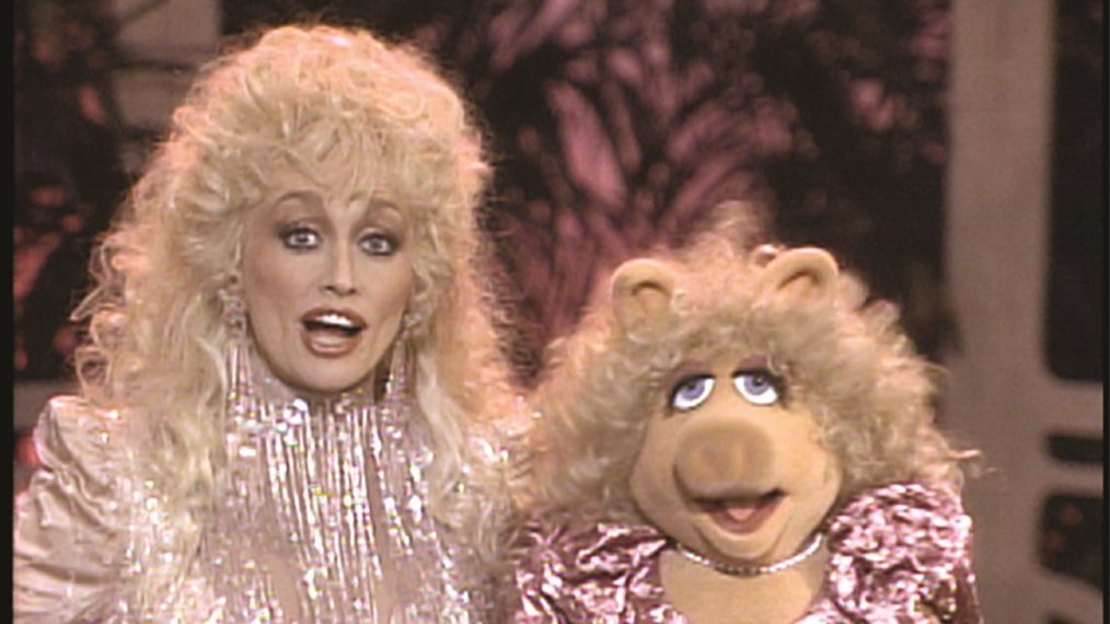 See Dolly Parton & Miss Piggy's Never-Before-Released Duet to 'I'm a ...