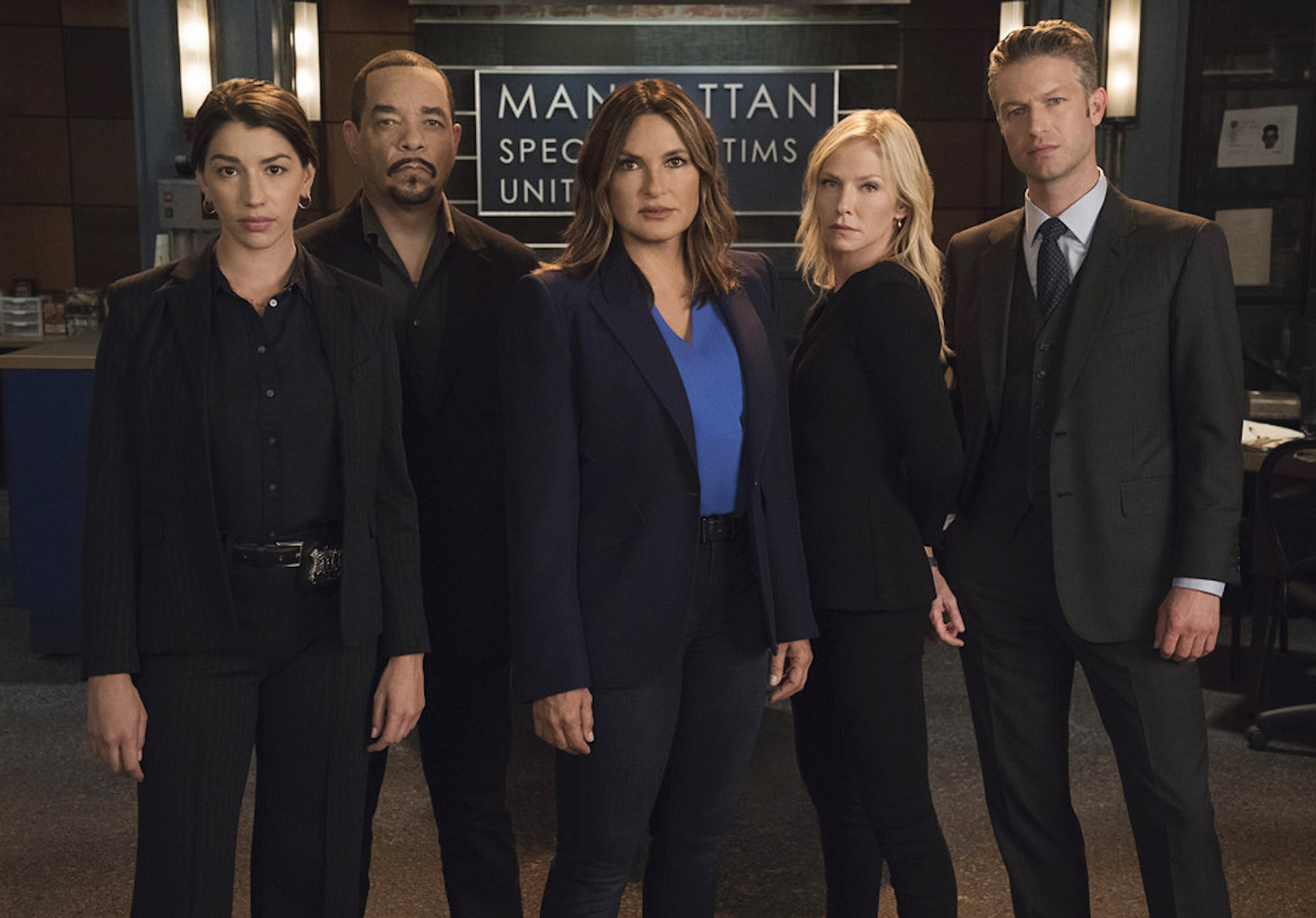 First Look at the 'Law &amp; Order: SVU' Cast Filming Season 22 (PHOTOS)