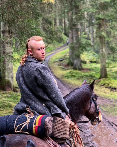 outlander season 5 behind the scenes john bell