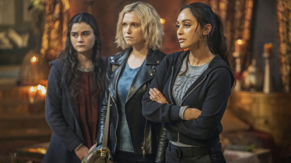 Lola Flanery as Madi, Eliza Taylor as Clarke, Lindsey Morgan as Raven in The 100 - 'Blood Giant'