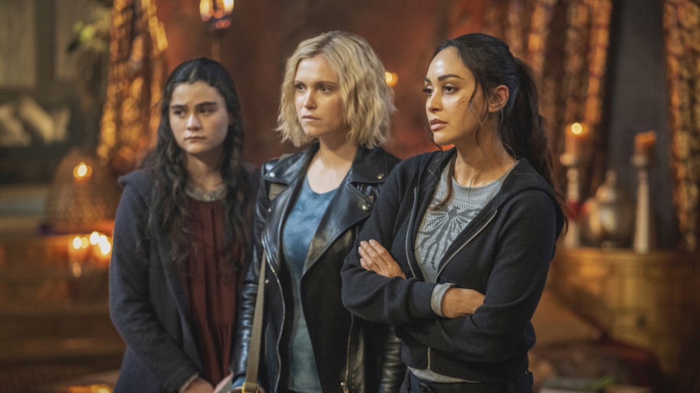 Lola Flanery as Madi, Eliza Taylor as Clarke, Lindsey Morgan as Raven in The 100 - 'Blood Giant'