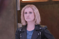 Eliza Taylor as Clarke in The 100 series finale