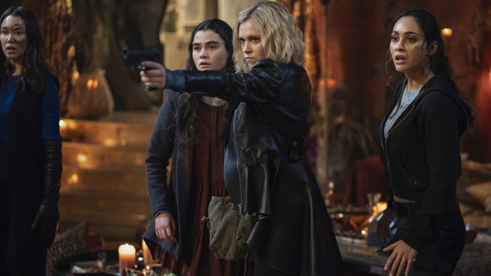 Lola Flanery as Madi, Eliza Taylor as Clarke, Lindsey Morgan as Raven in The 100 - Season 7 Episode 13