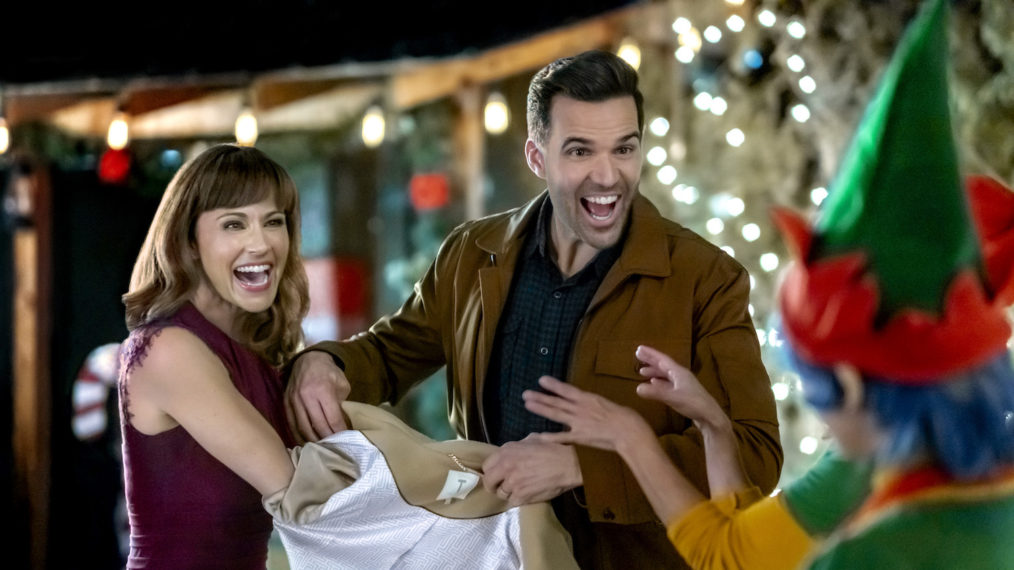 Hallmark's Cranberry Christmas - Nikki Deloach and Benjamin Ayres