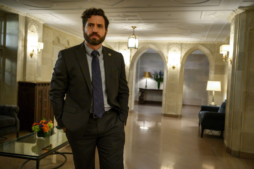 Edgar Ramirez as Detective Mendoza in The Undoing Episode 2