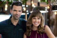 Hallmark's Cranberry Christmas - Nikki Deloach and Benjamin Ayres